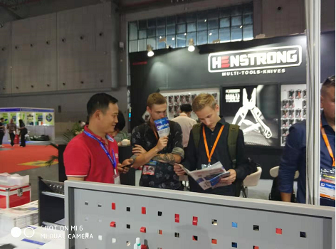 工具柜廠家天金岡上海五金展受到無數外國友人青睞