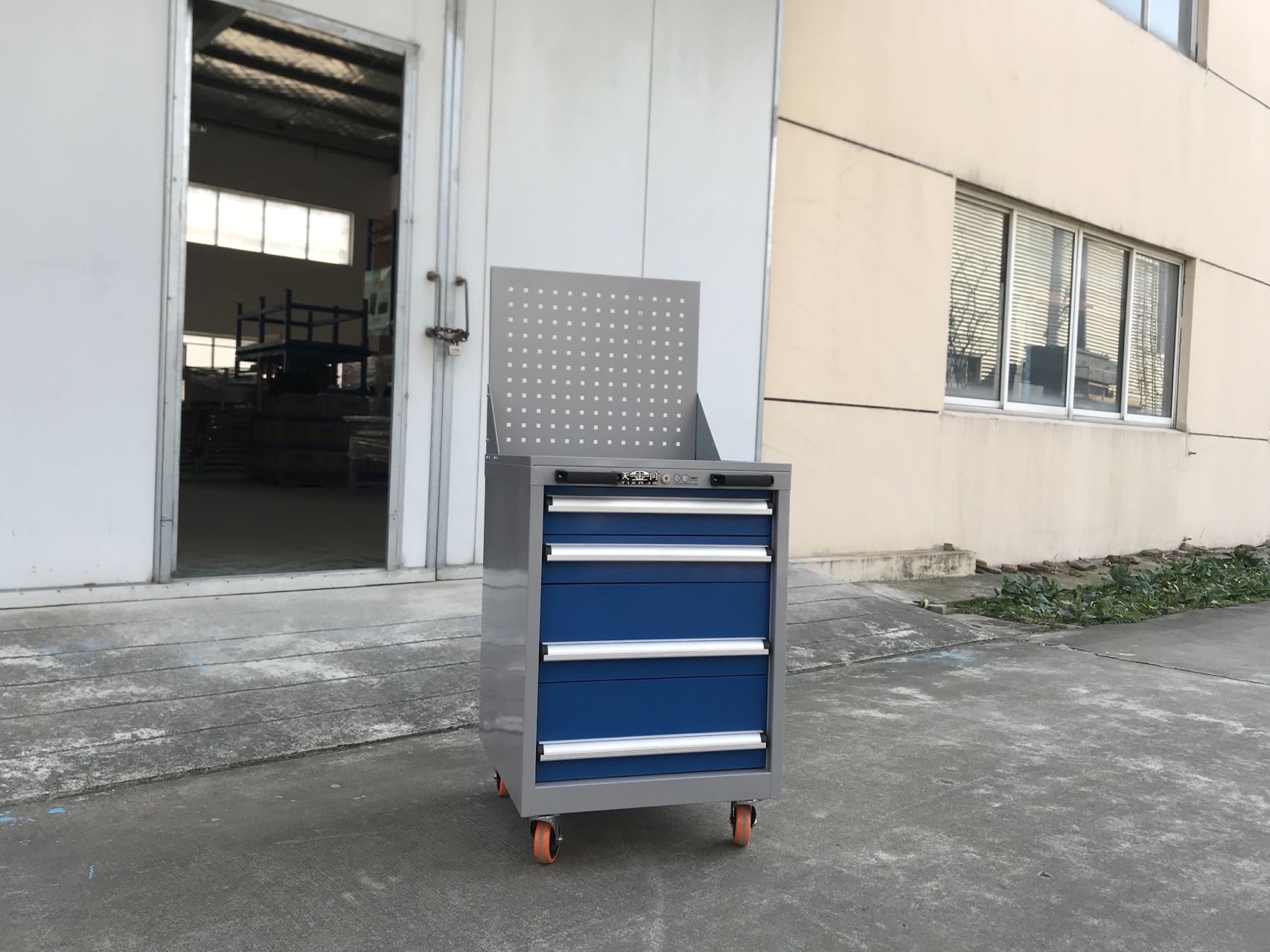 天金岡為南京蒙福液壓機(jī)械提供車間5s管理方案